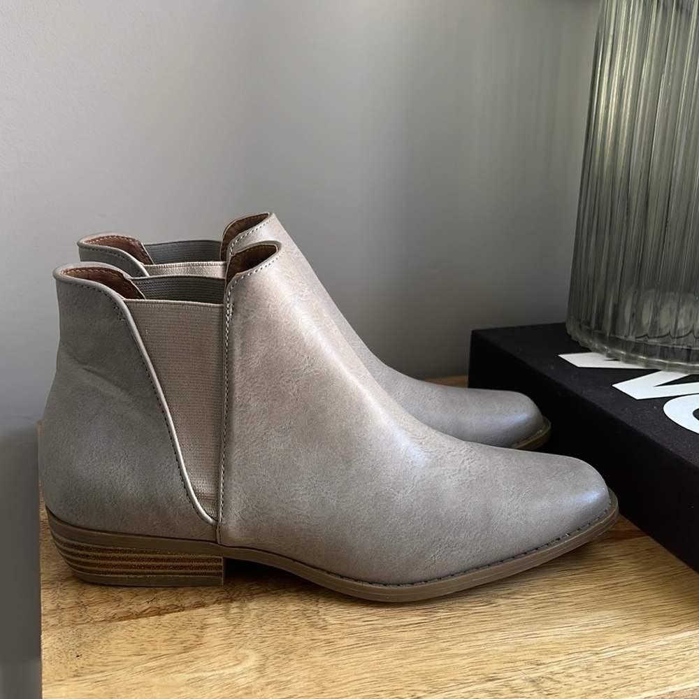 NWT Rampage Chelsea Boots - Picture 3 of 7